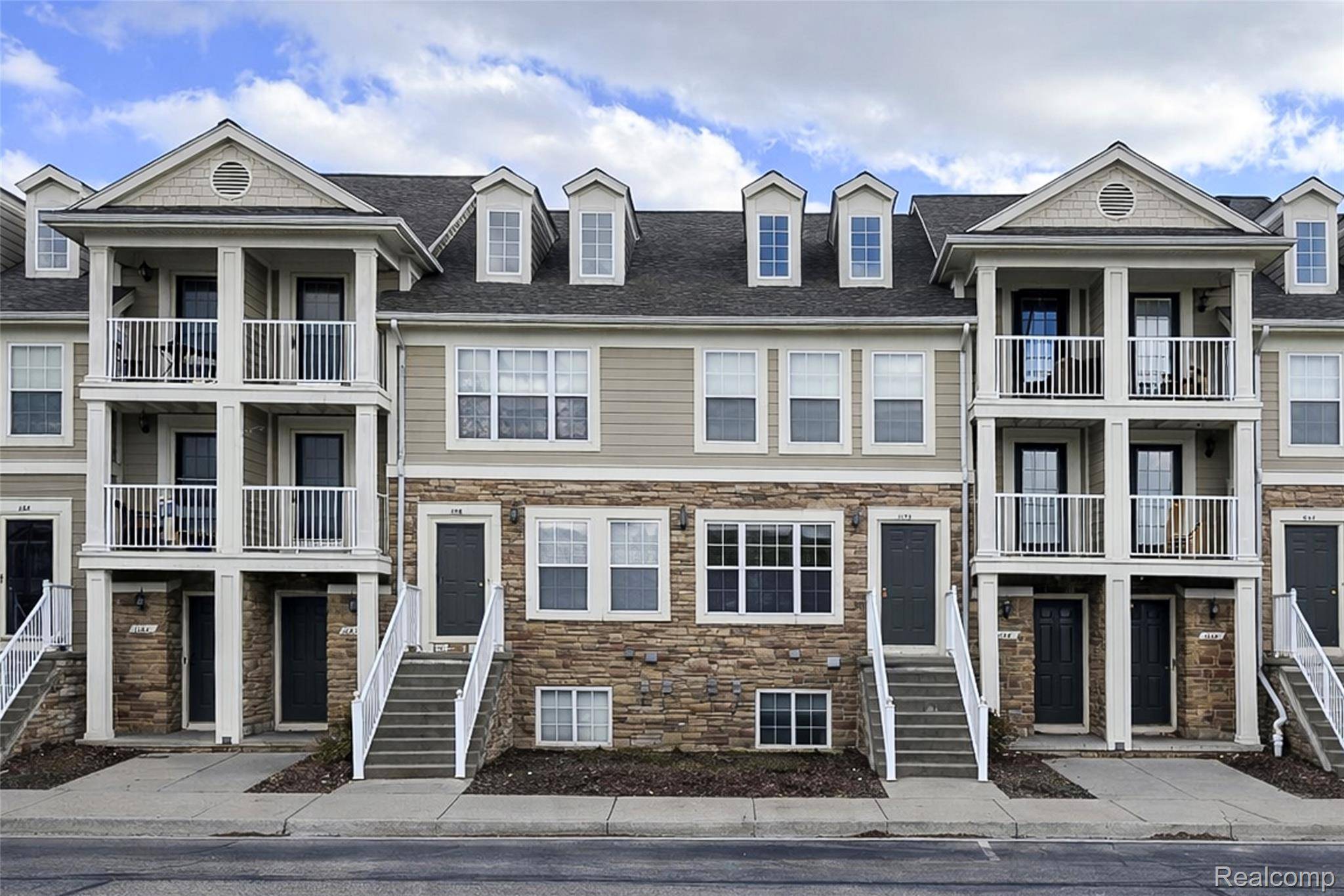 1152 Faulkner, Troy, MI 48083