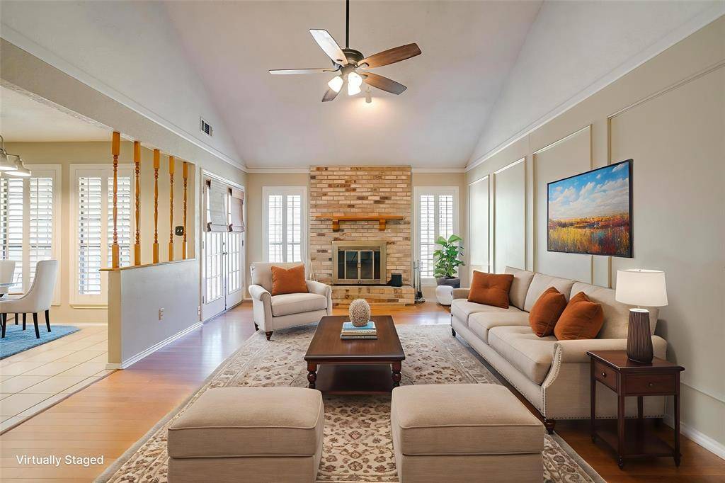 418 Country Meadow Drive, Mansfield, TX 76063