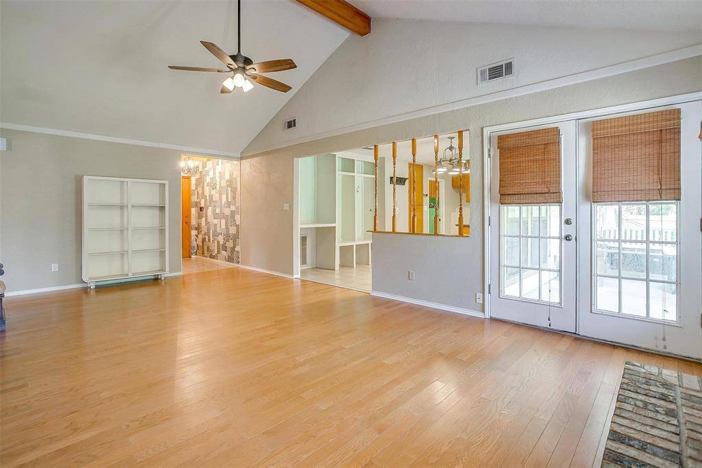 418 Country Meadow Drive, Mansfield, TX 76063