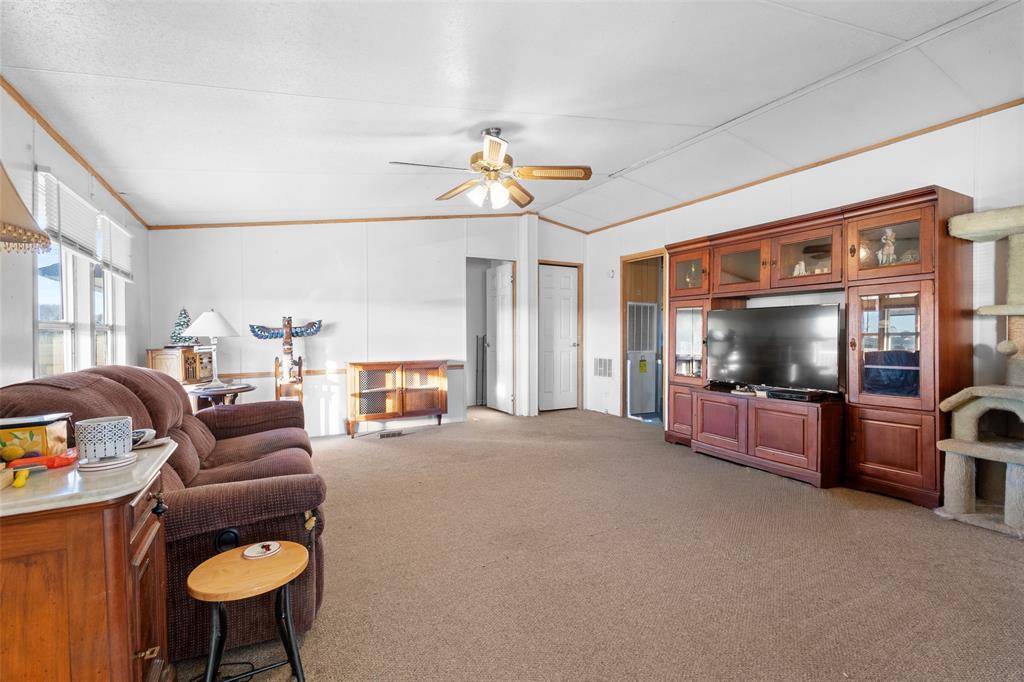 8539 Longhorn Drive, Justin, TX 76247