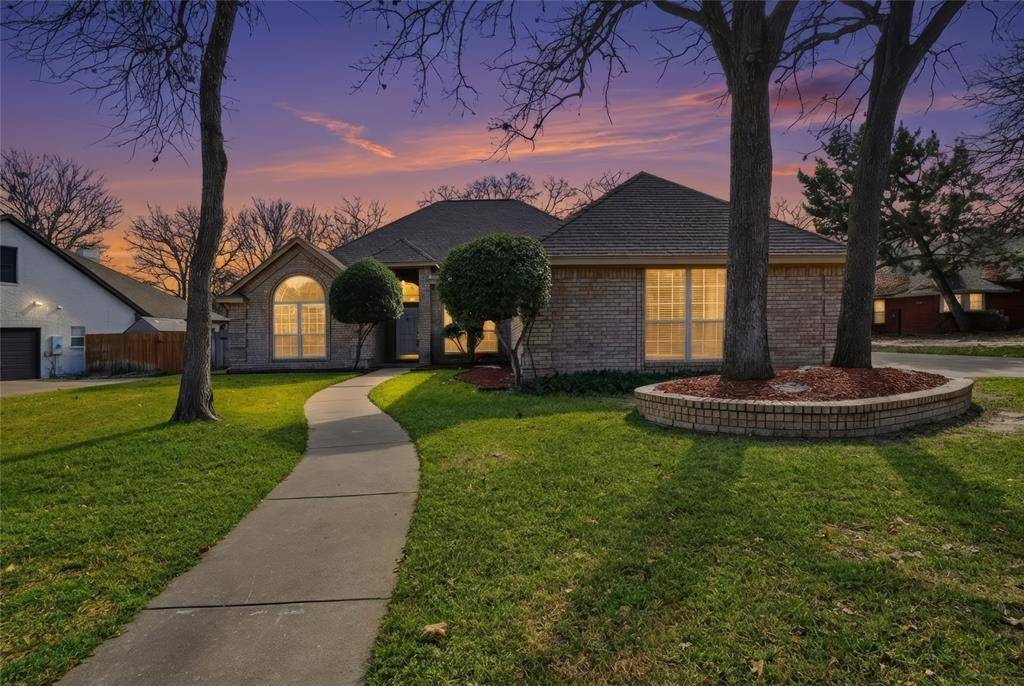 1312 Crows Nest Court, Azle, TX 76020