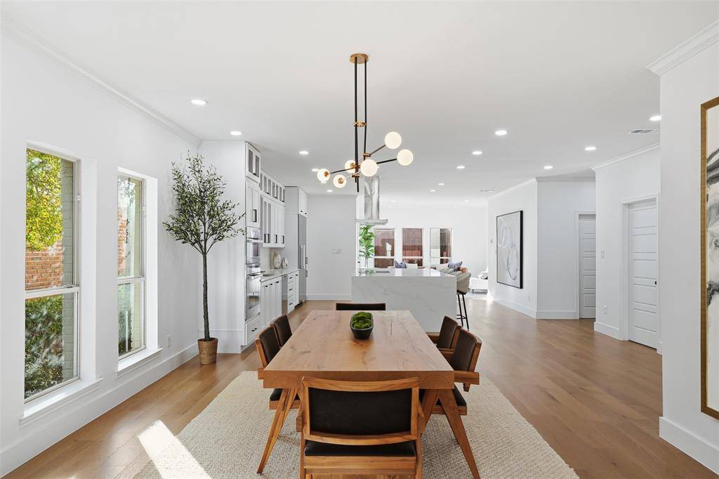 2 Parliament Place, Dallas, TX 75225