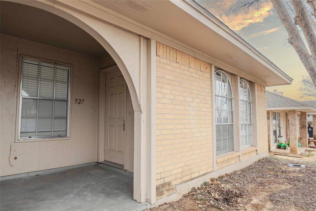 527 Crowley Road, Arlington, TX 76012
