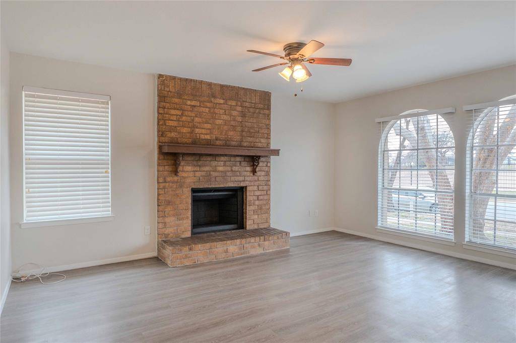 527 Crowley Road, Arlington, TX 76012