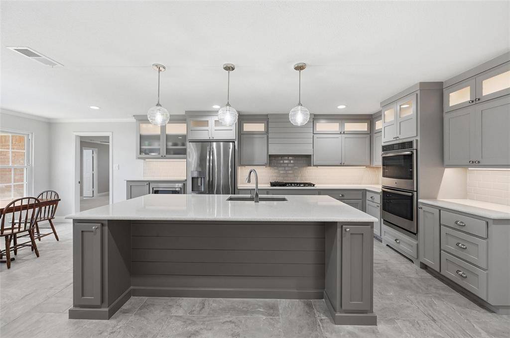 2804 Whispering Trail Circle, Pantego, TX 76013