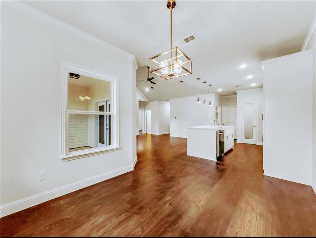 2033 S Edgewood Terrace, Fort Worth, TX 76105