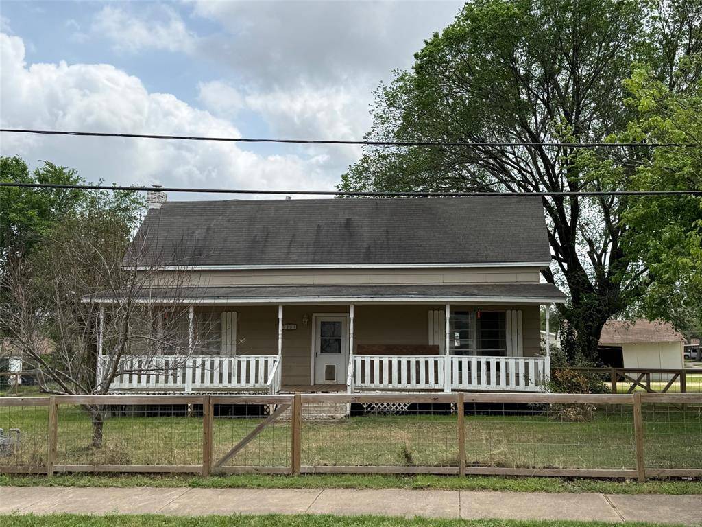 280 W 4th Street, Crawford, TX 76638