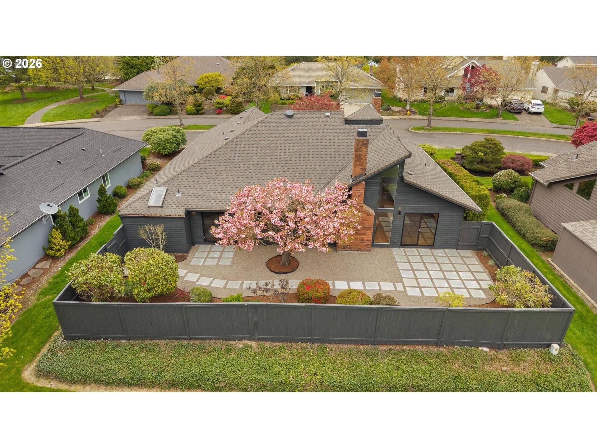 7104 SW CHAPEL LN, Portland, OR 97223