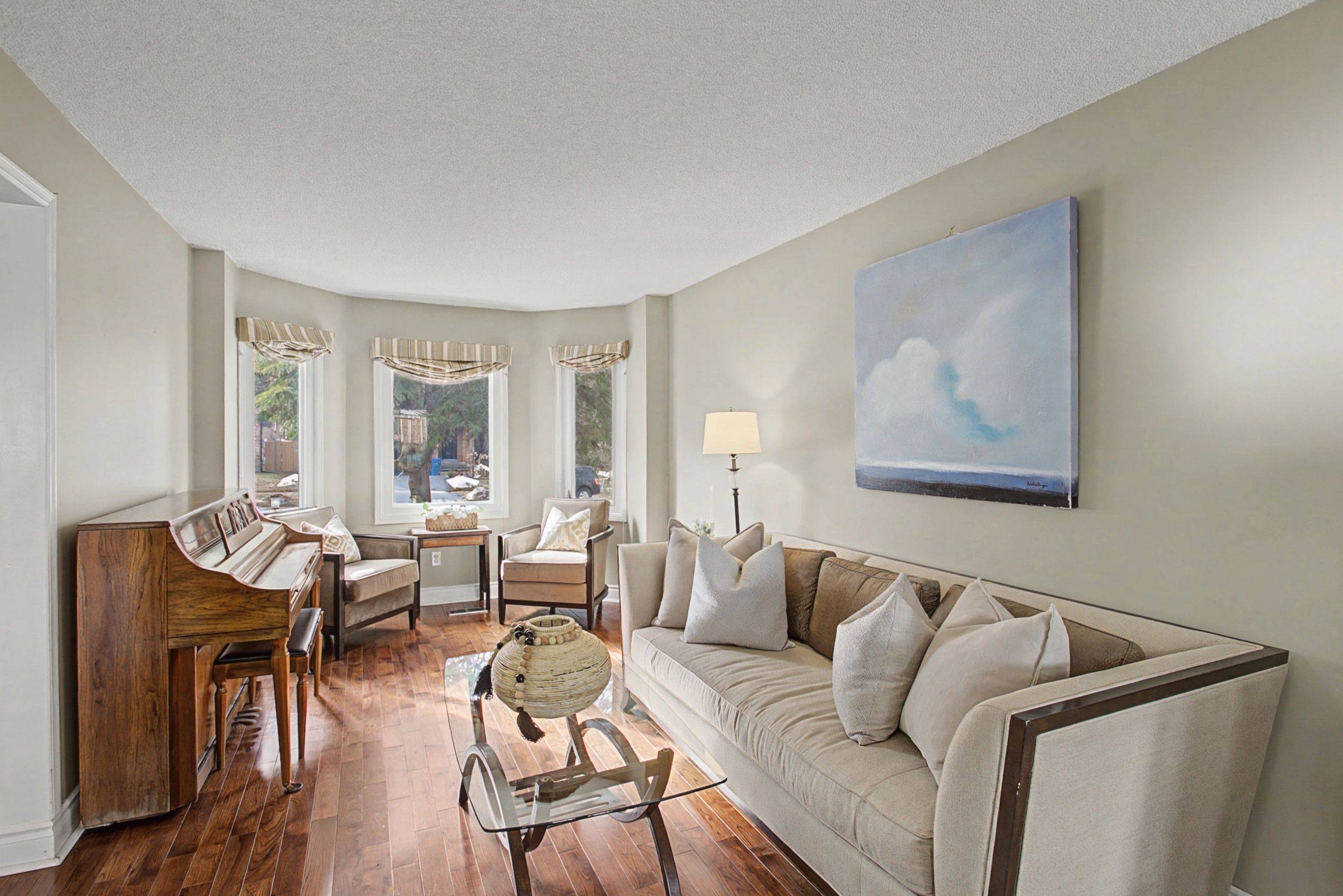 28 Hollingshead DR, Aurora, ON L4G 5J8