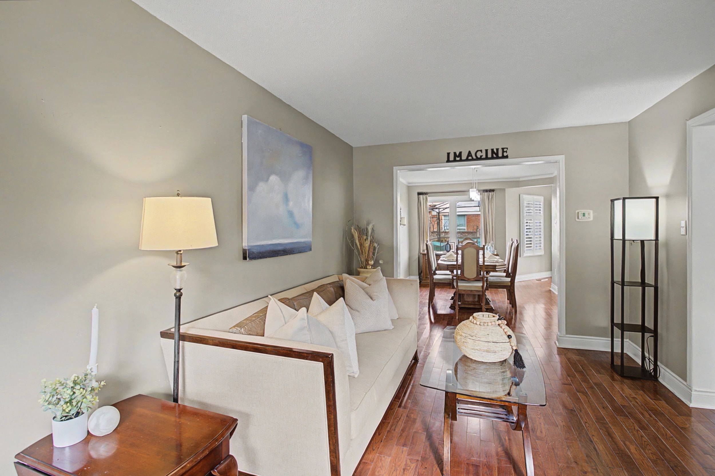 28 Hollingshead DR, Aurora, ON L4G 5J8