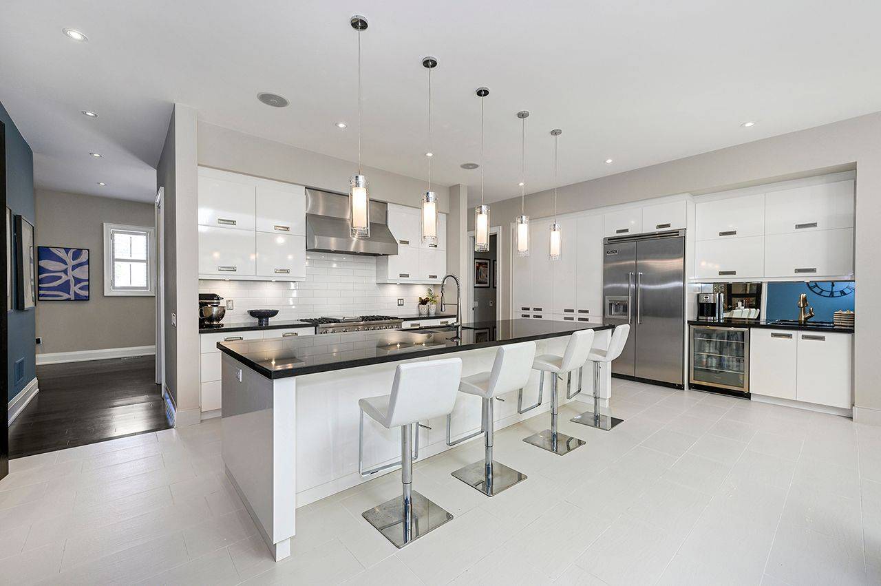 4507 Lakeshore RD, Burlington, ON L7L 1B3