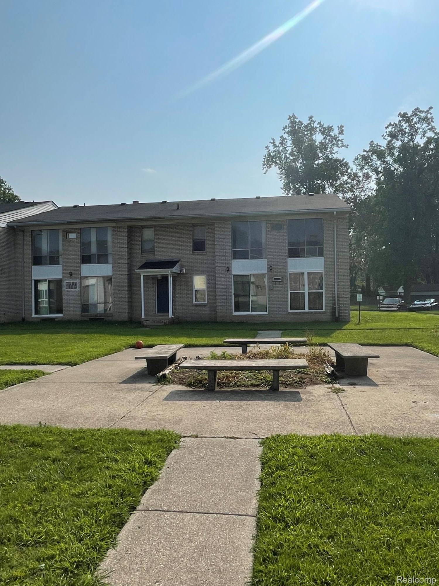 22148 Dante ST #211, Oak Park, MI 48237