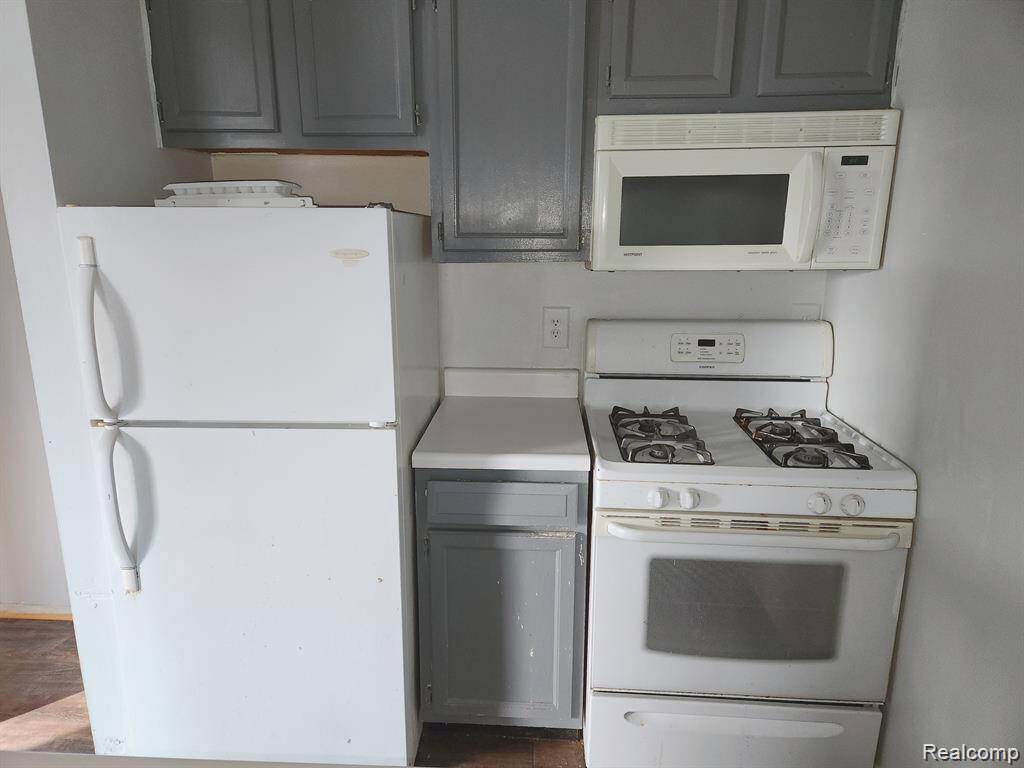 8904 Shawn DR, Sterling Heights, MI 48312