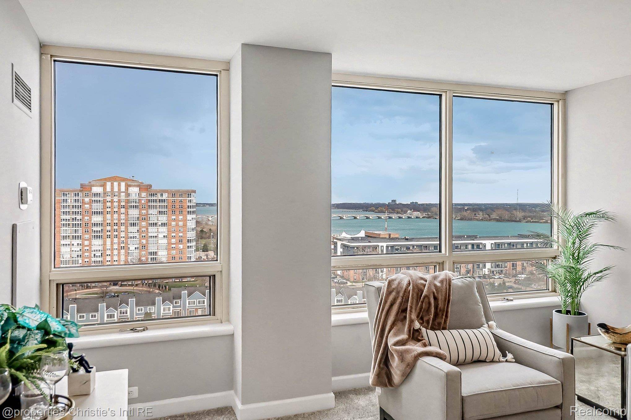 3320 Spinnaker LN #14B, Detroit, MI 48207