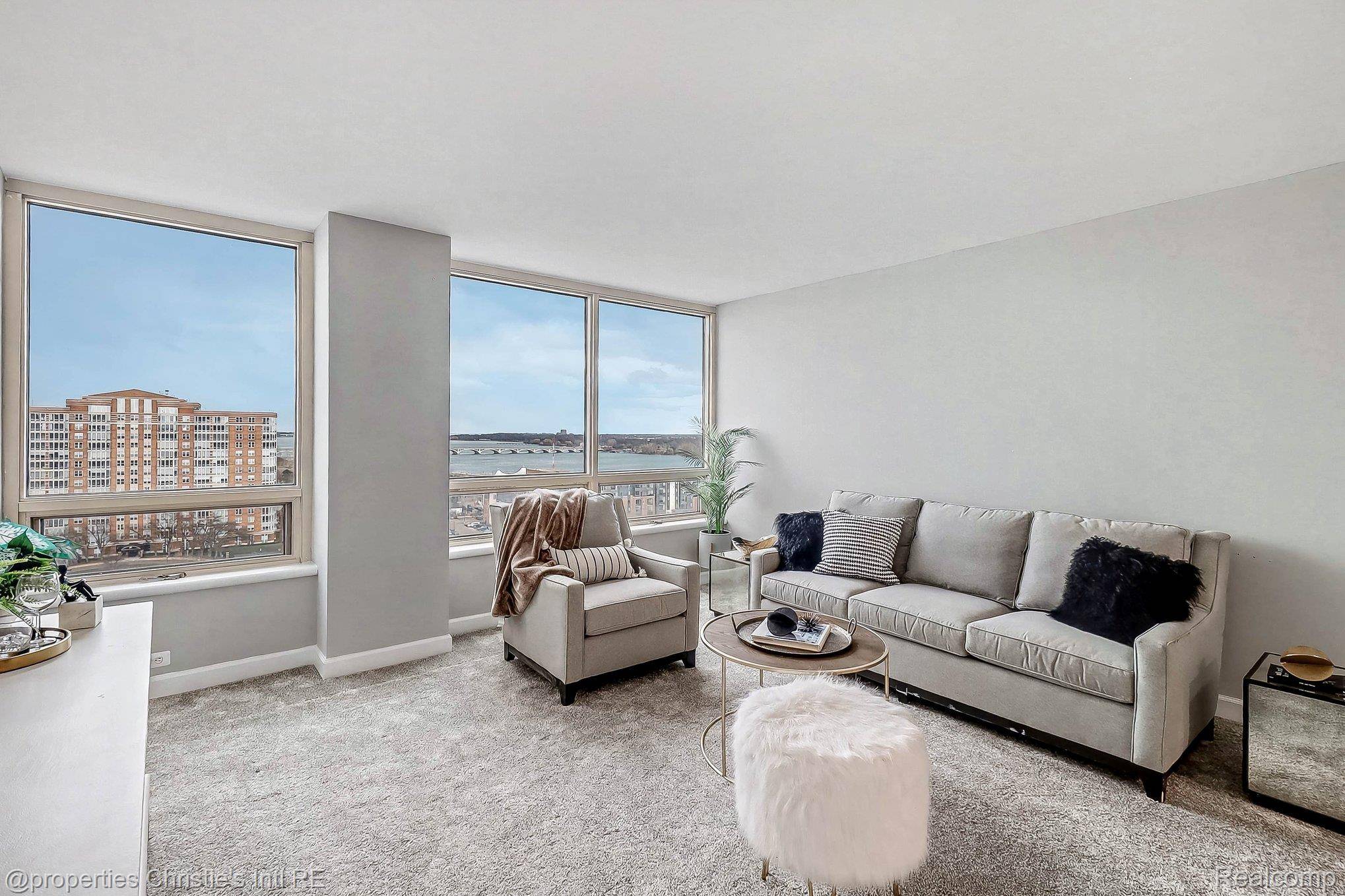 3320 Spinnaker LN #14B, Detroit, MI 48207