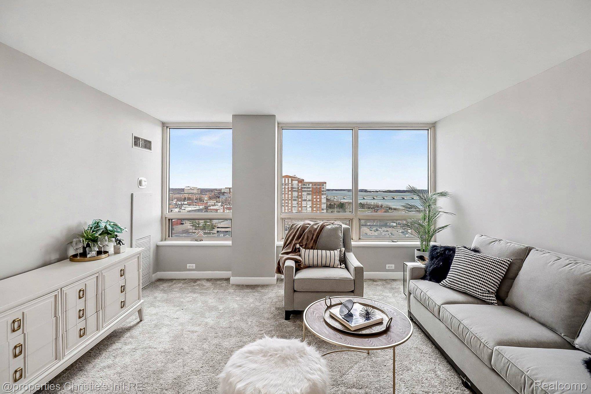 3320 Spinnaker LN #14B, Detroit, MI 48207