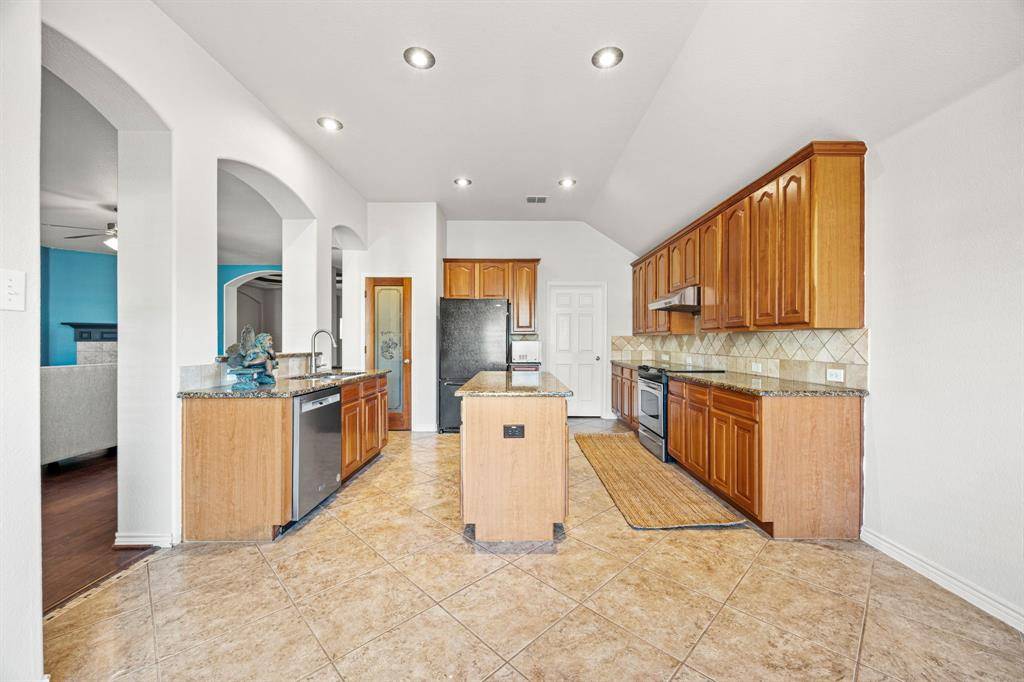 4133 Dellman Drive, Fort Worth, TX 76262