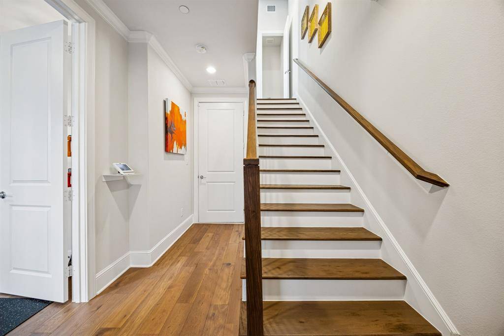 653 Dalton Lane, Irving, TX 75039