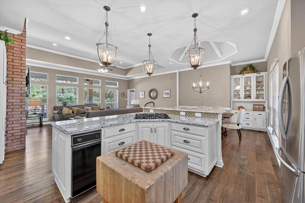 2701 Massachusetts Bay Drive, Arlington, TX 76001