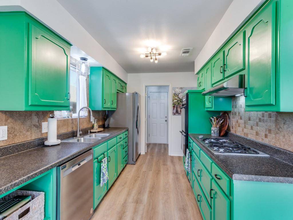 2310 Oakwood Lane, Arlington, TX 76012