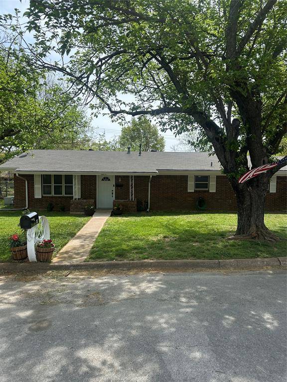 1207 Pebble Street Street, Bowie, TX 76230