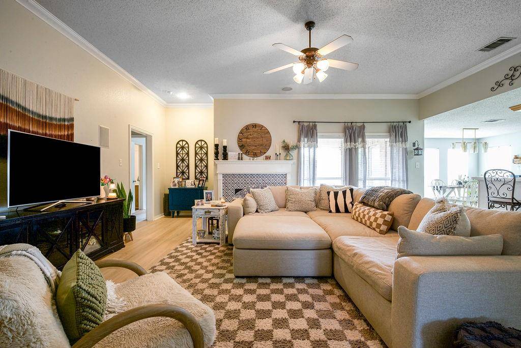 943 Morgan Drive, Burleson, TX 76028