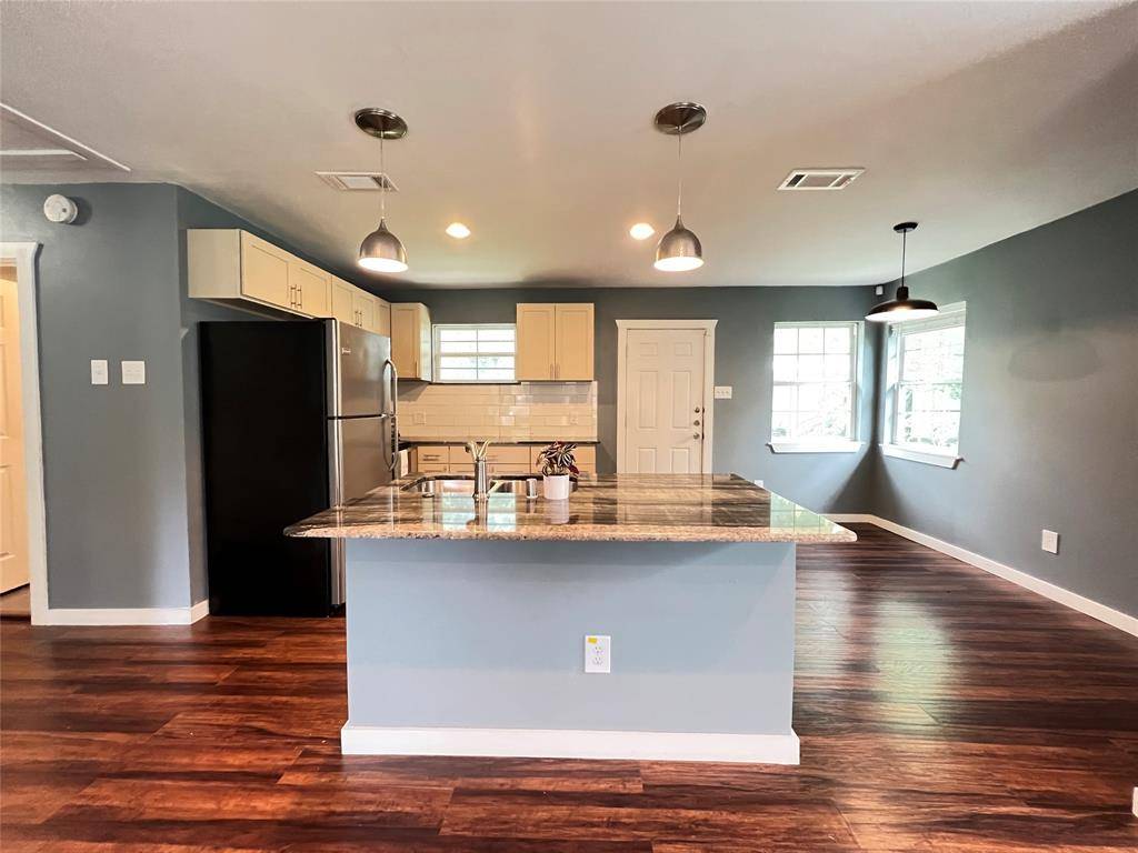 1226 Record Crossing Road, Dallas, TX 75235