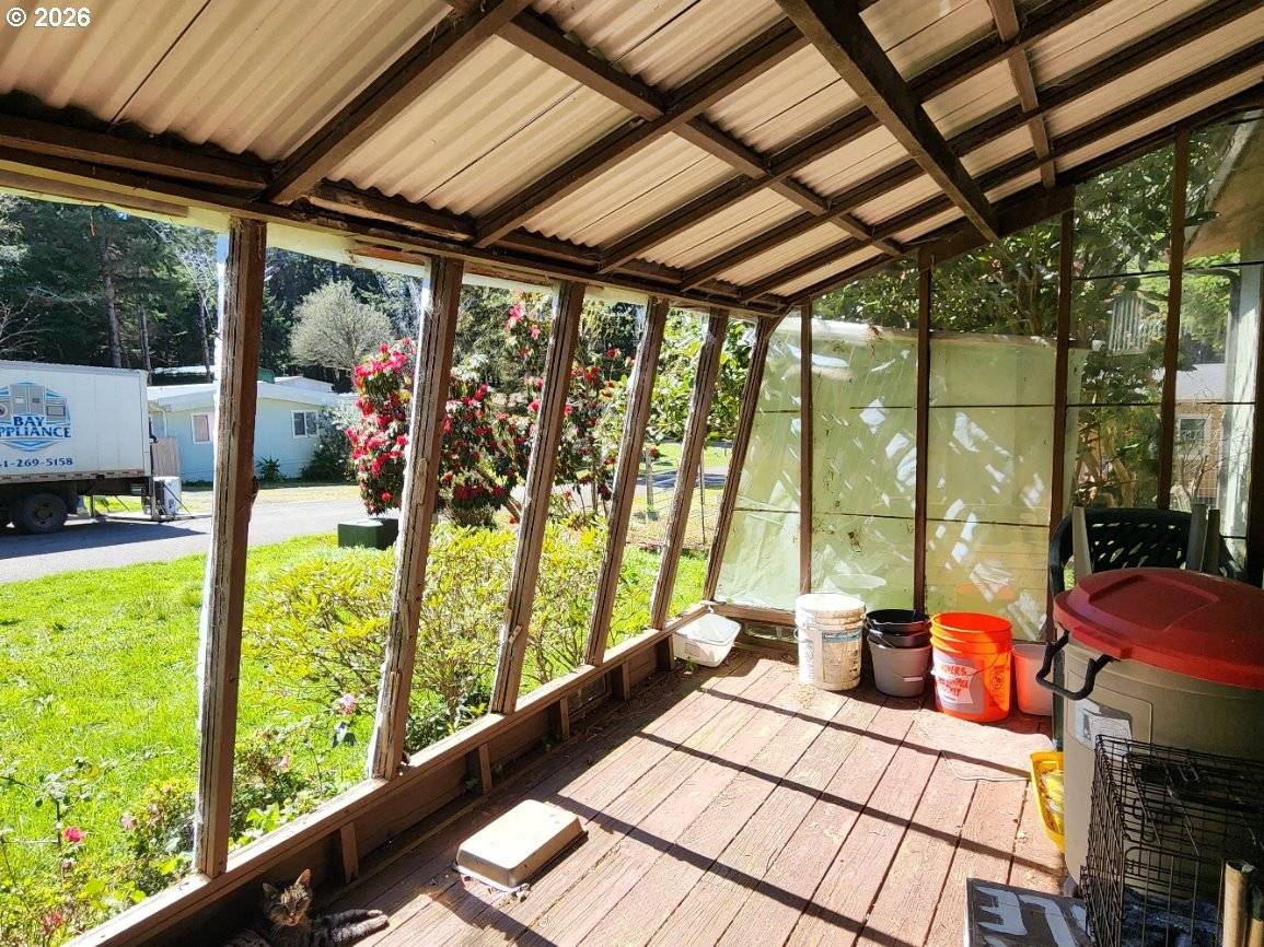 140 WOODGLEN ST, Port Orford, OR 97465
