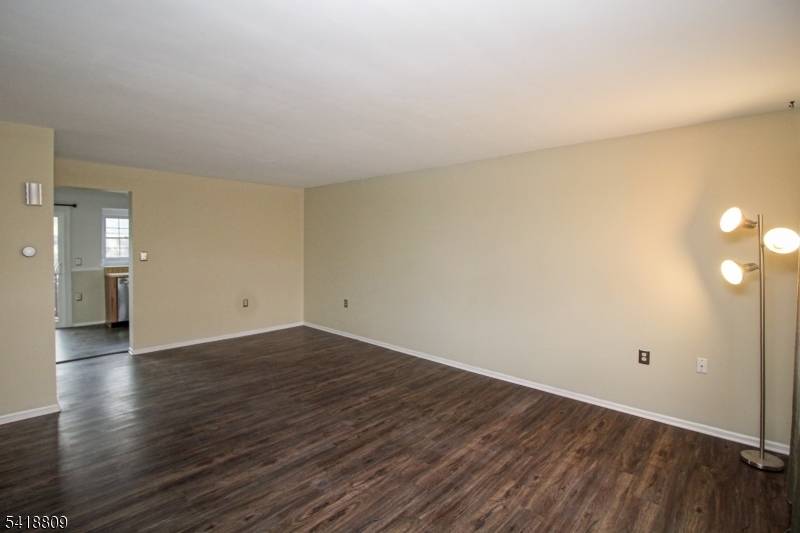 7 Duck Hawk Ct, Allamuchy Twp., NJ 07840