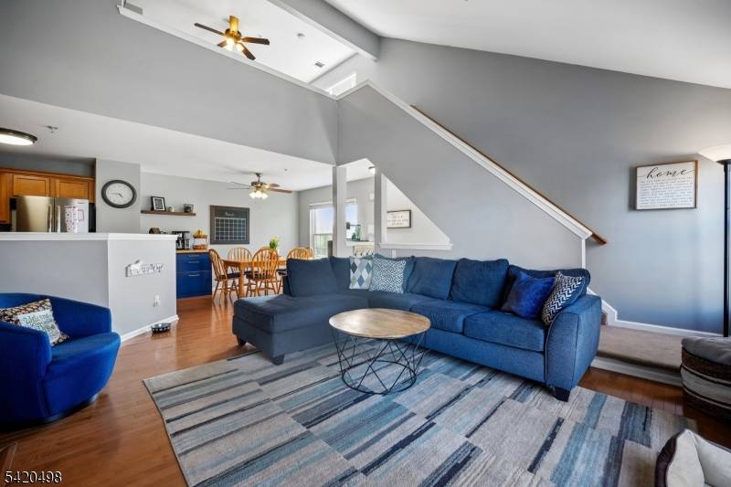 37 Mountainside Dr, Pompton Lakes Boro, NJ 07442