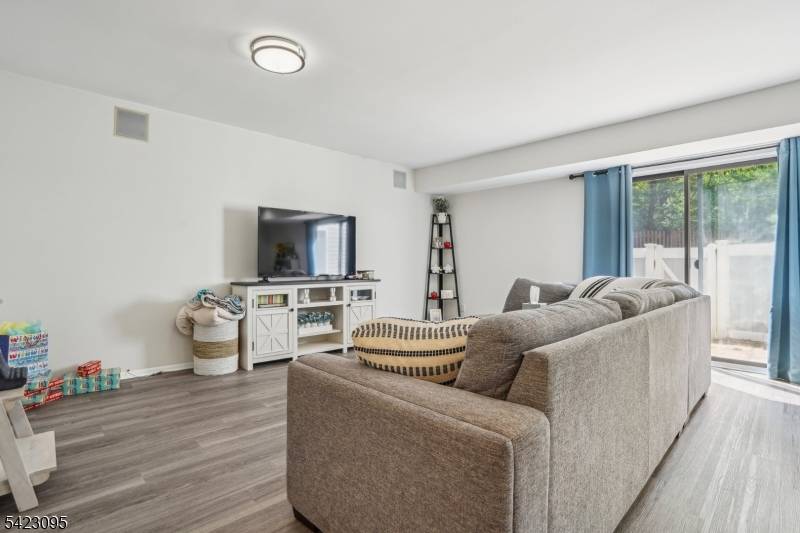 165-110 Essex Ave, Metuchen Boro, NJ 08840