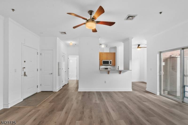 172 Culver Ave #206, Jersey City, NJ 07305