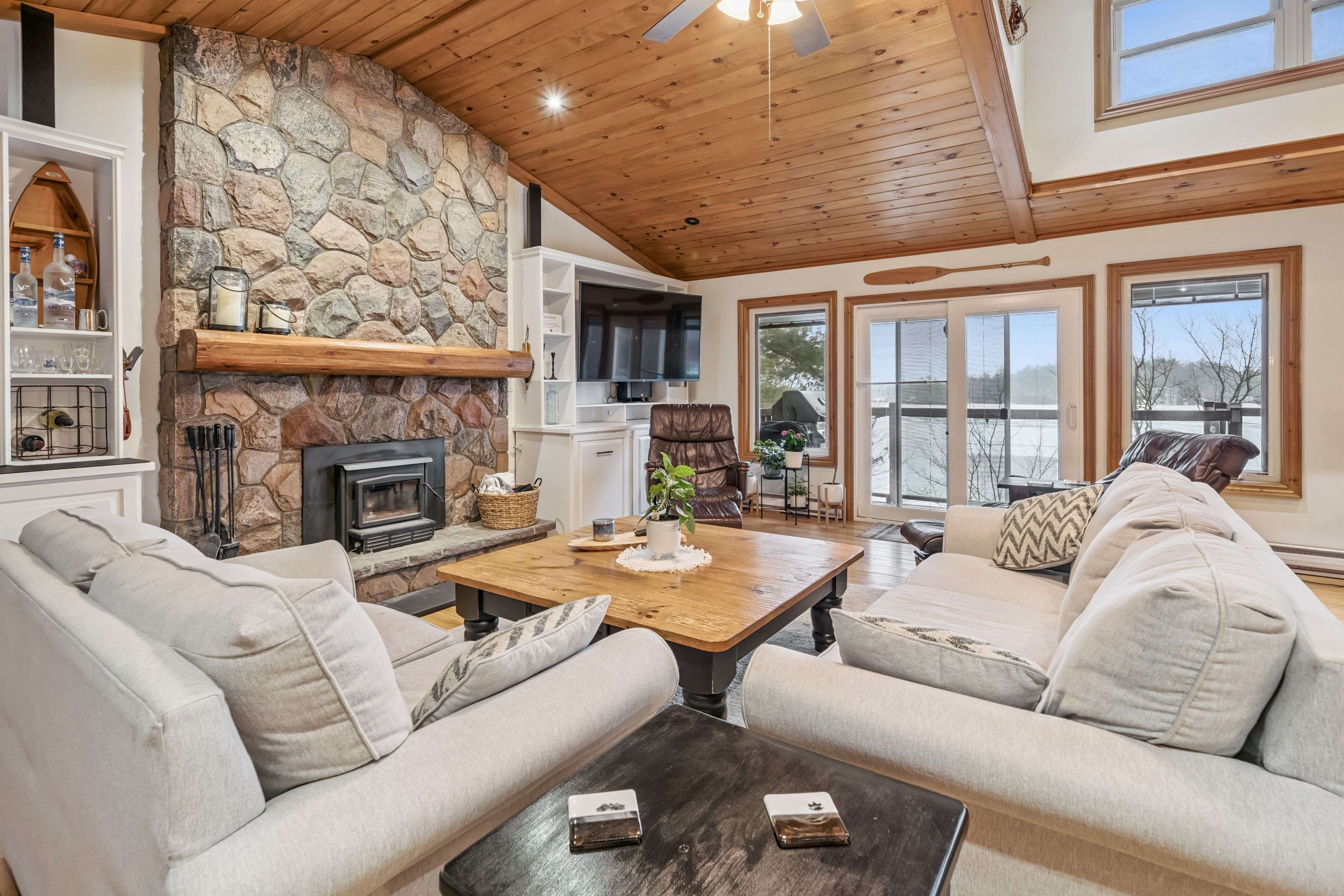 1051 Evanswood DR, Gravenhurst, ON P0E 1G0