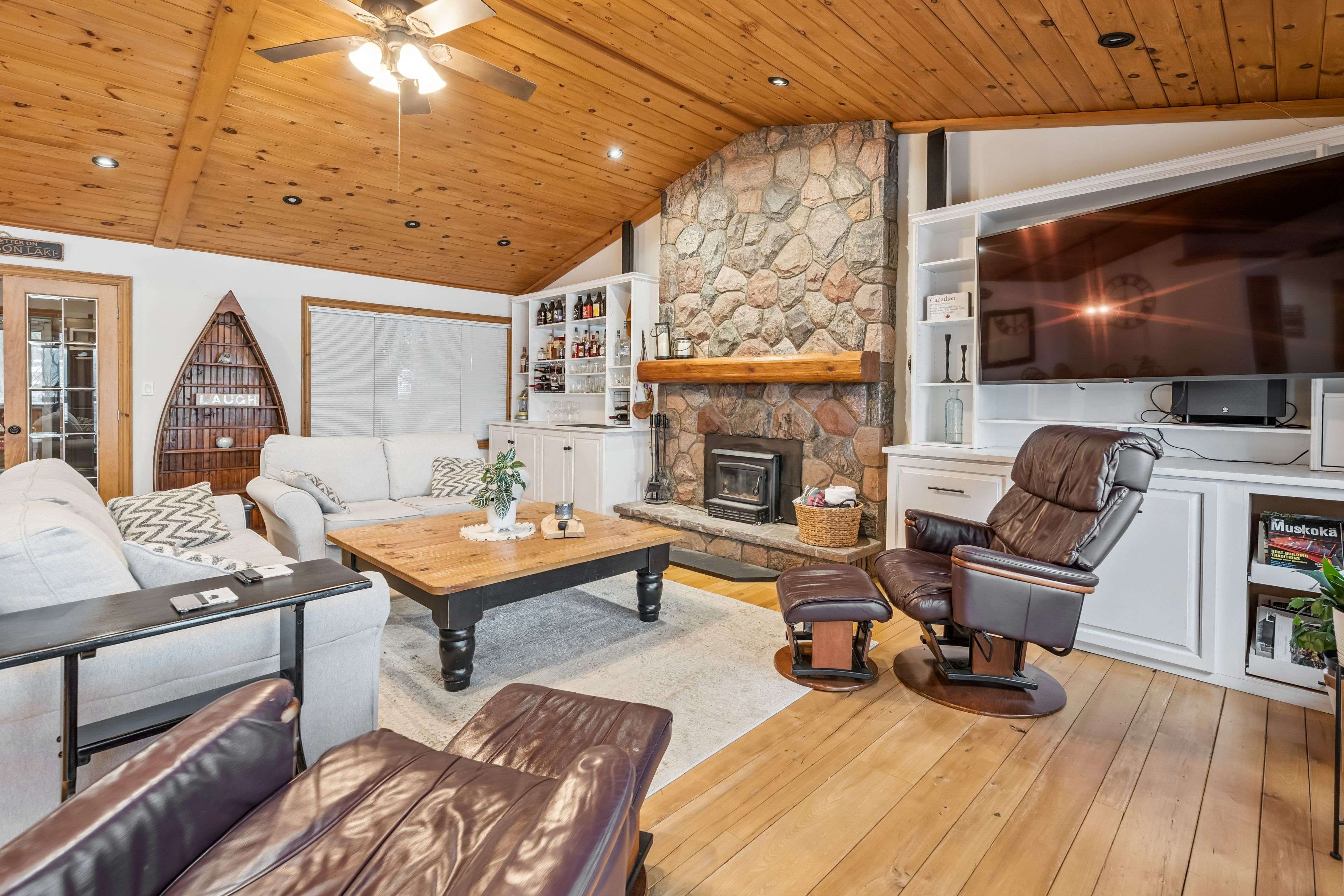 1051 Evanswood DR, Gravenhurst, ON P0E 1G0