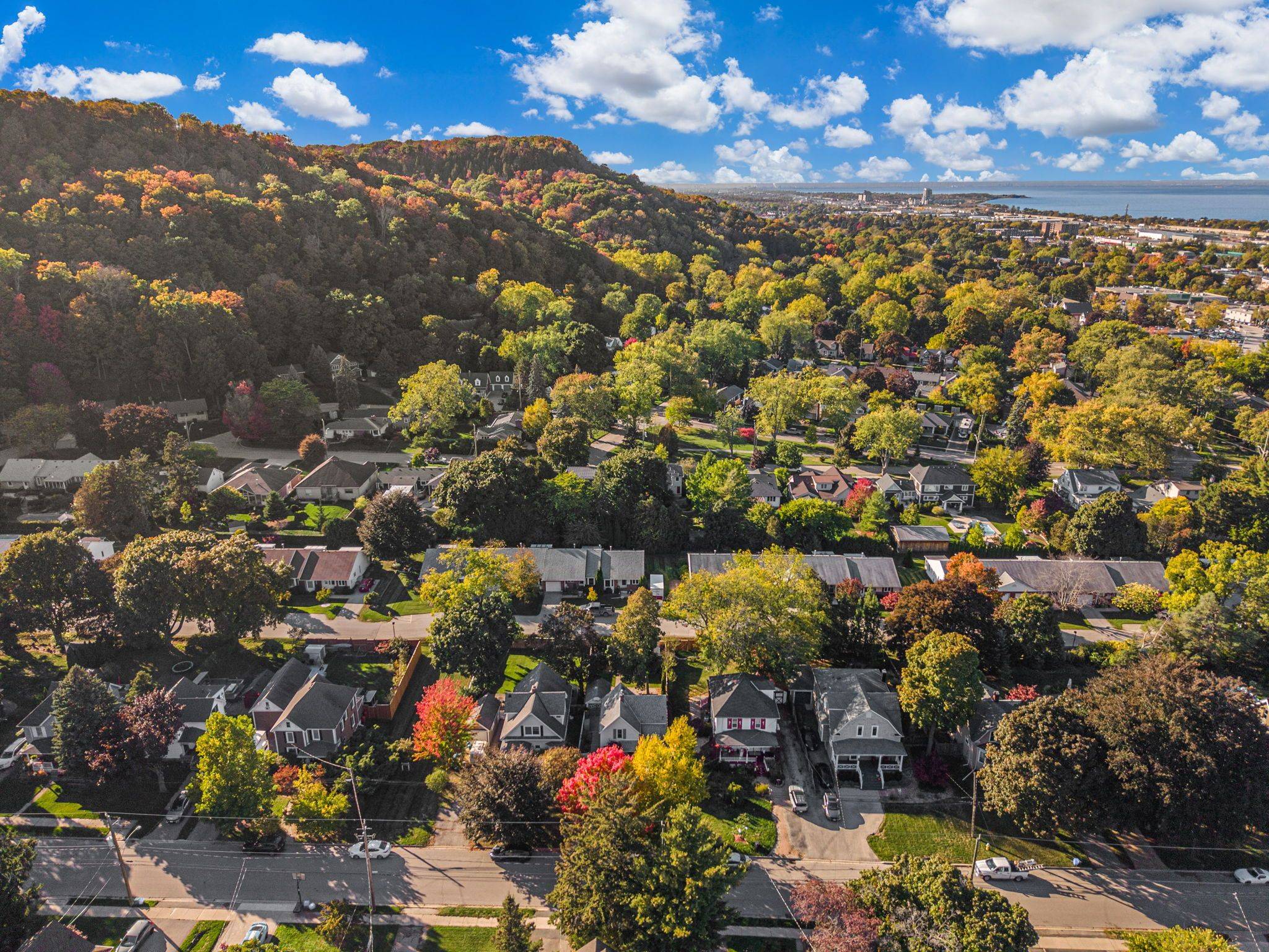 24 Robinson ST S, Grimsby, ON L3M 3C4