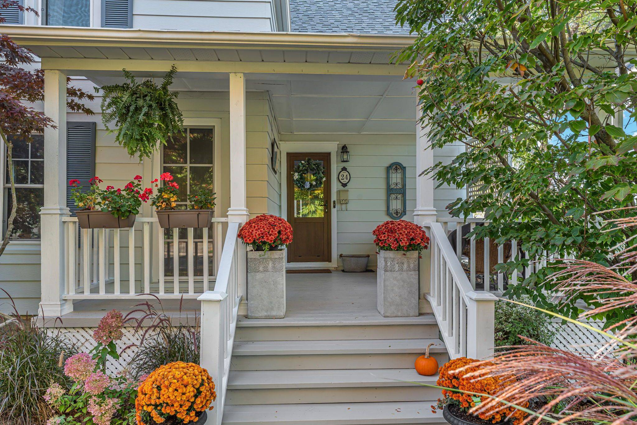 24 Robinson ST S, Grimsby, ON L3M 3C4