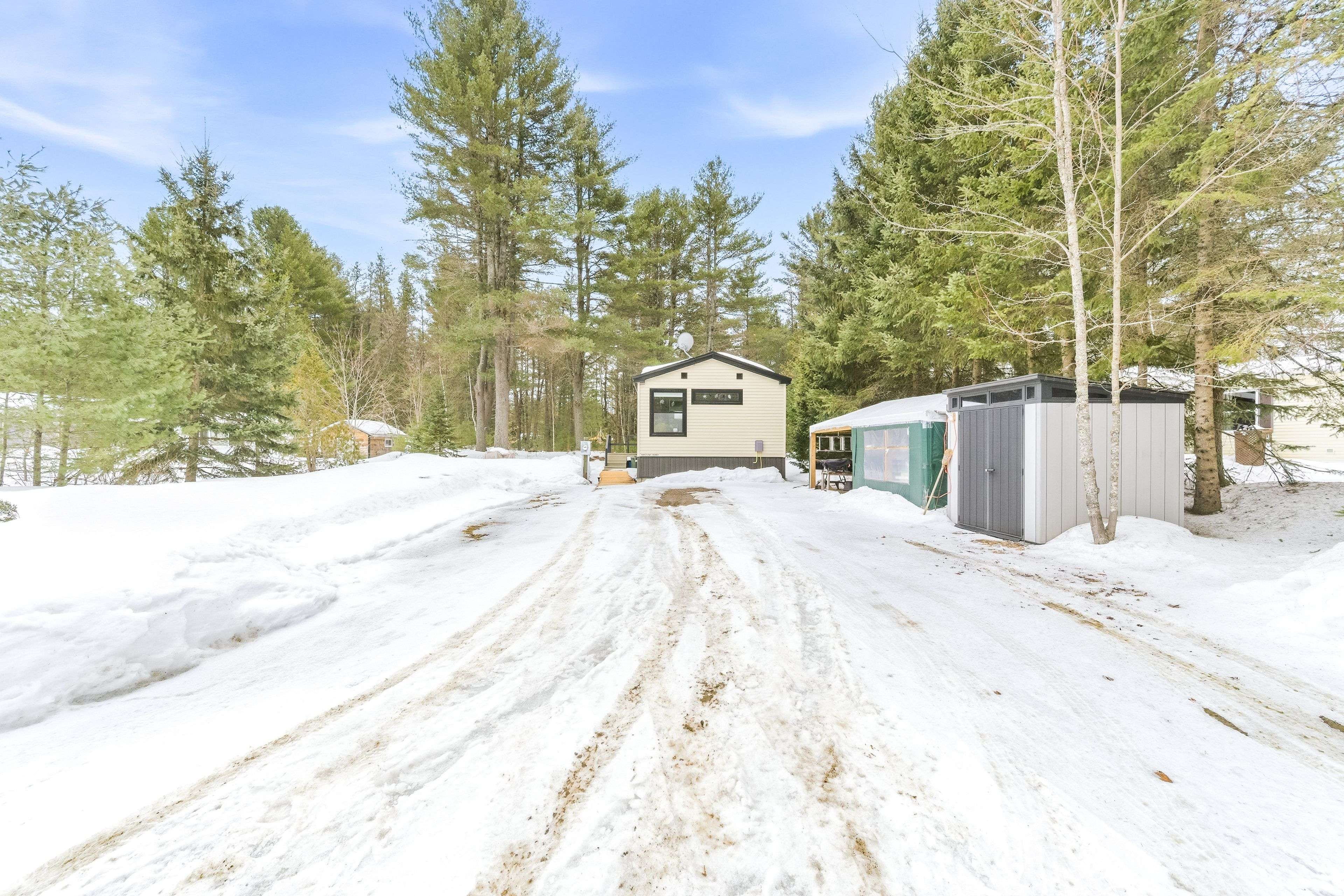 23 Hunters Run LN, Laurentian Hills, ON K0J 1P0