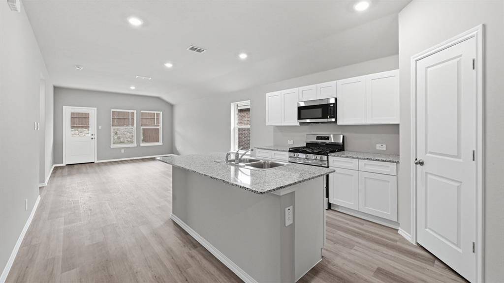 5548 ROLLINS Drive, Denton, TX 76249