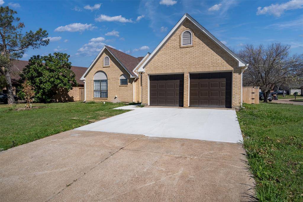 6111 Maple Leaf Drive, Arlington, TX 76017