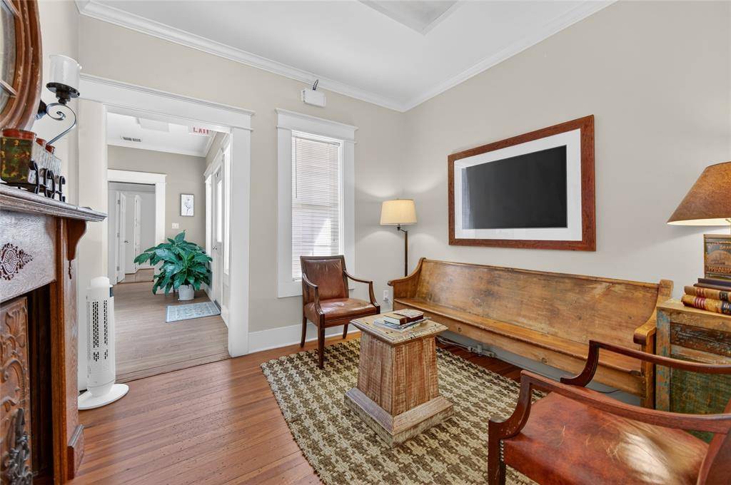 214 E College Street, Athens, TX 75751