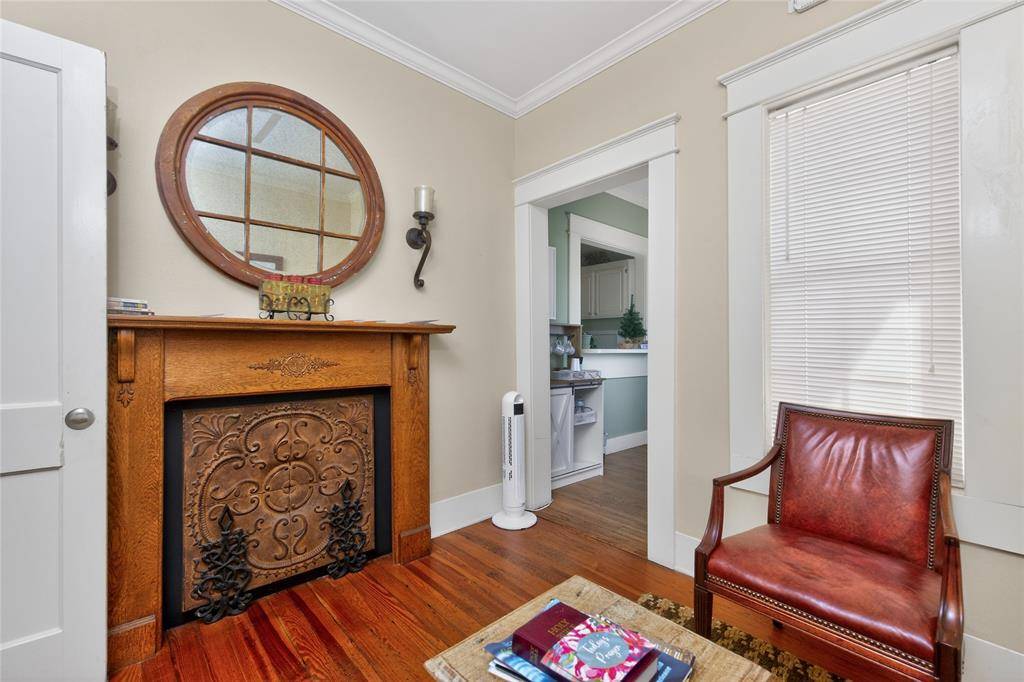 214 E College Street, Athens, TX 75751