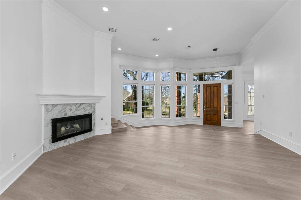 401 Leigh Court, Highland Village, TX 75077