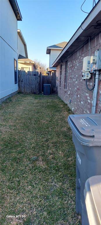 210 Cliff Heights Circle, Dallas, TX 75241