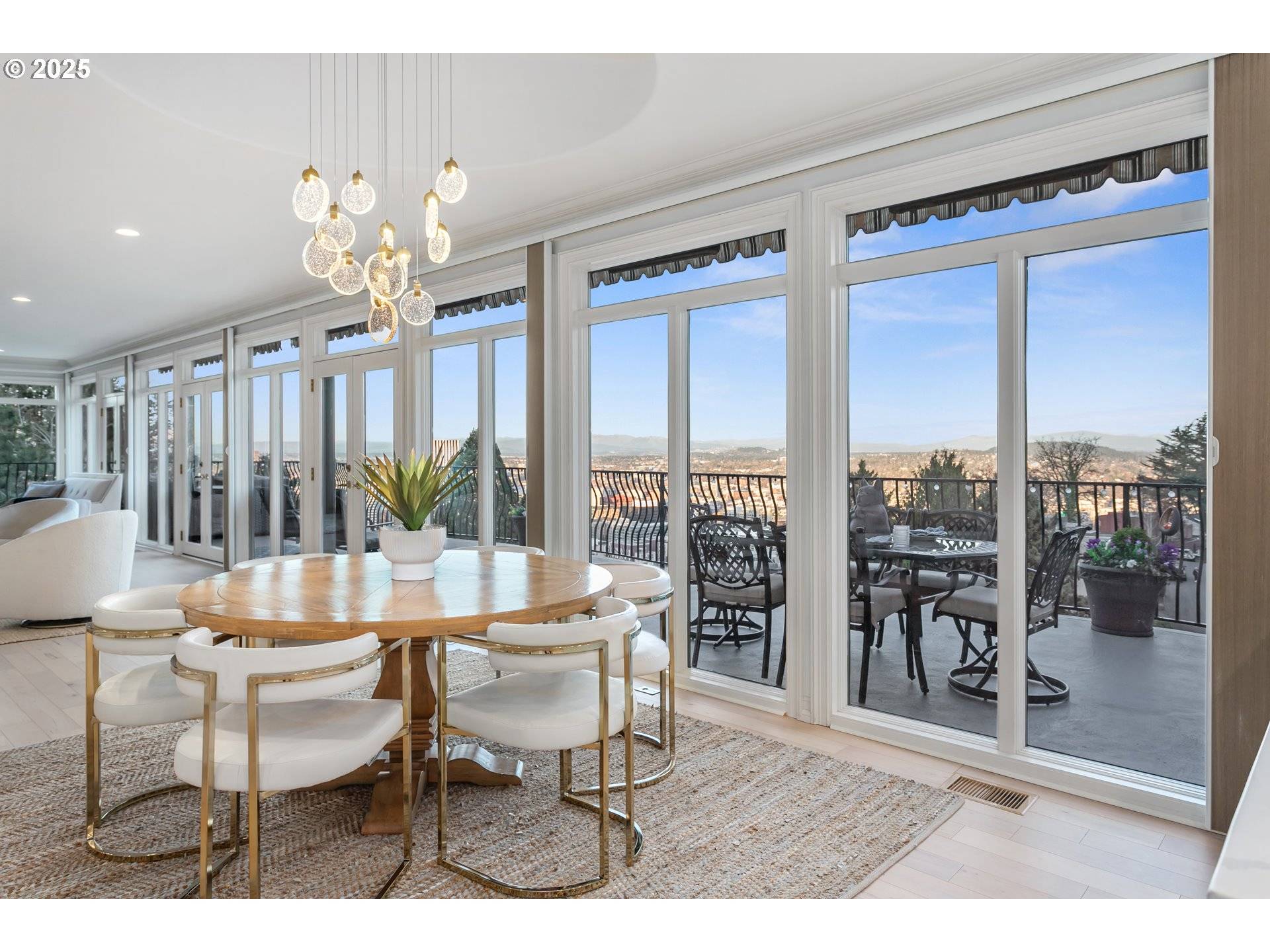 1040 SW MYRTLE DR, Portland, OR 97201