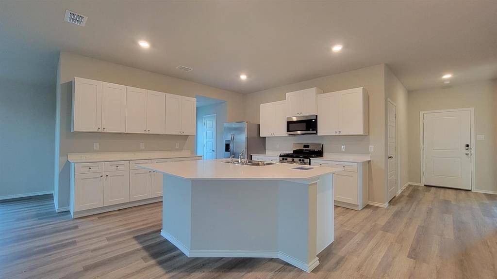 2236 WHITE BUFFALO Way, Fort Worth, TX 76036