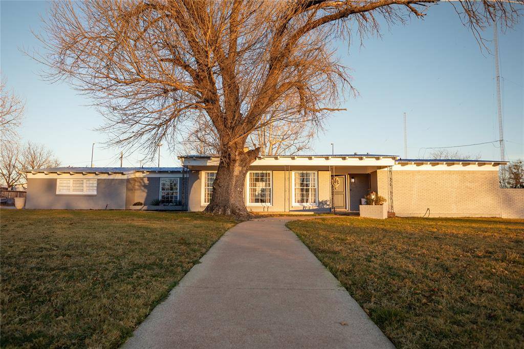 909 Cherry Street, Baird, TX 79504