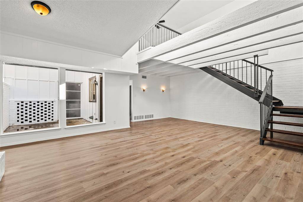 3305 Ambassador Row, Dalworthington Gardens, TX 76013