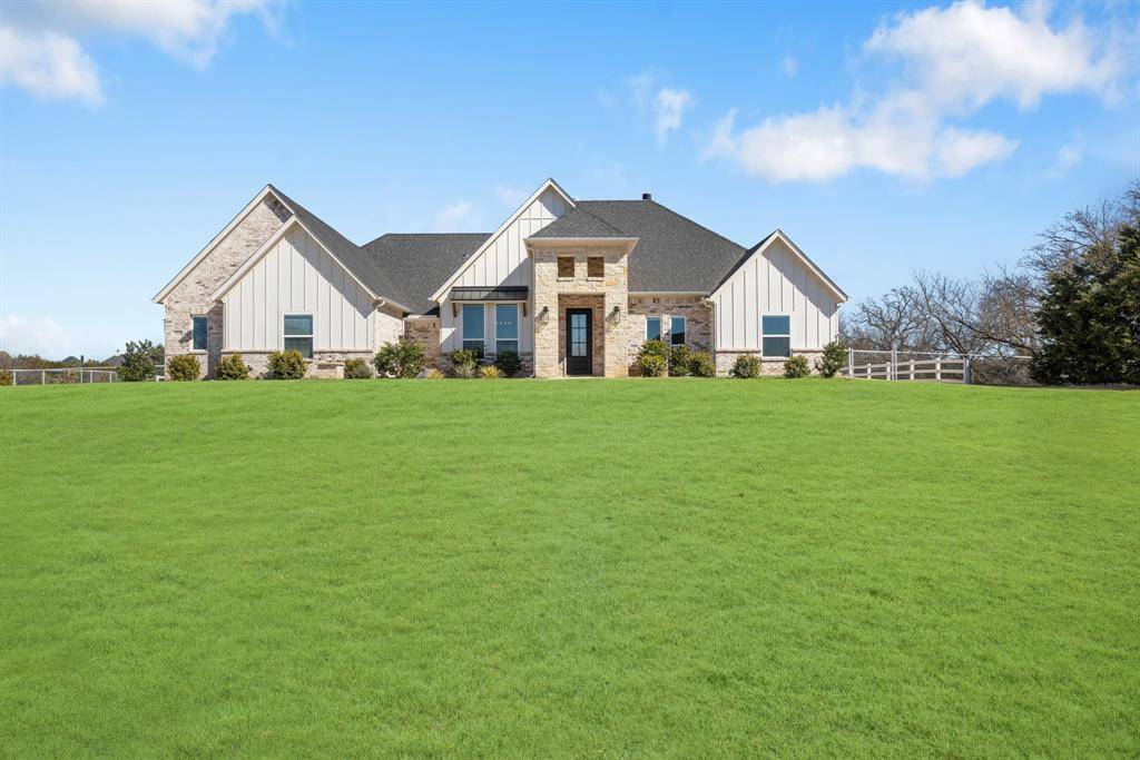 123 S Silver Saddle Trail, Weatherford, TX 76087