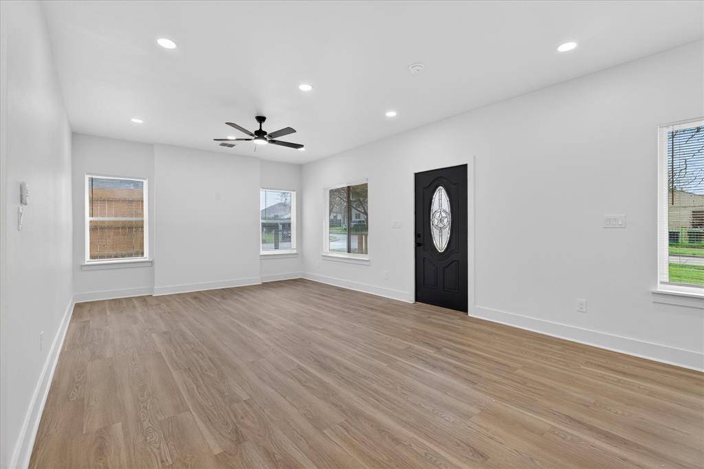 522 Avenue G, Dallas, TX 75203