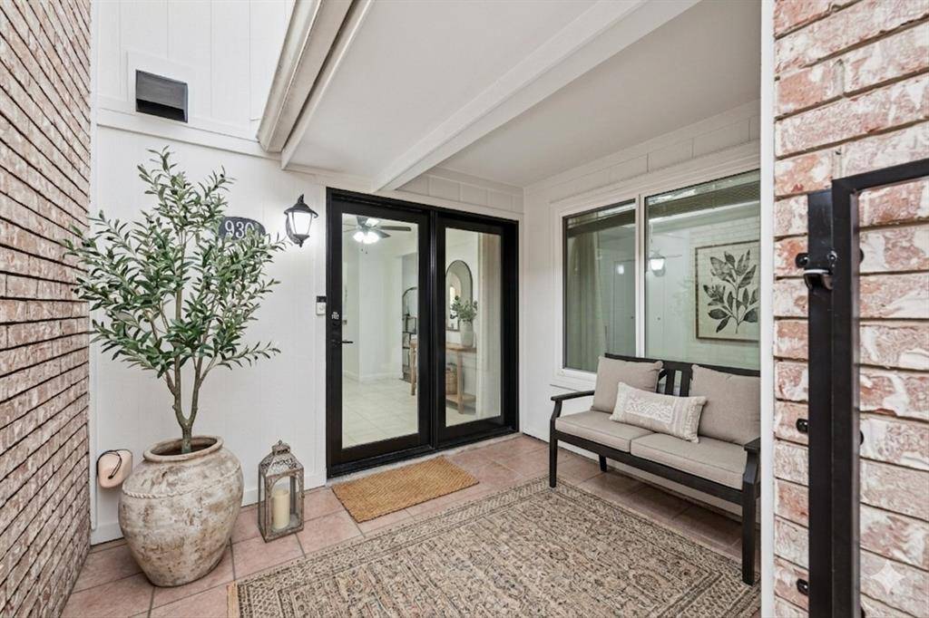 930 Shady Creek Lane, Bedford, TX 76021